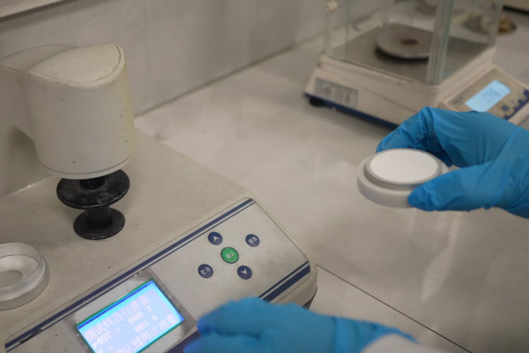 Quality control and testing laboratory at Nuoxin.jpg